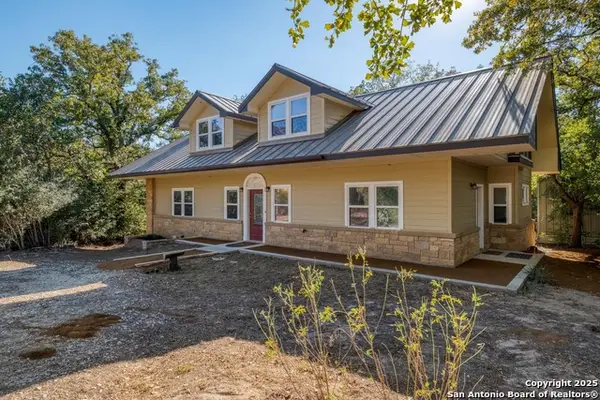 123 Bowie, Luling, TX 78648