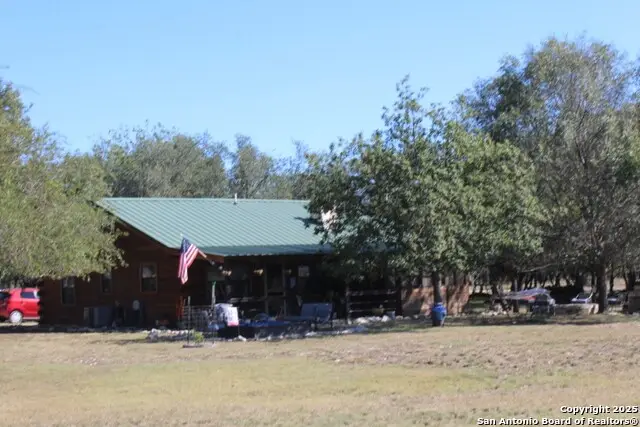 300 Paradise Oaks Drive, Utopia, TX 78884 - Image #2