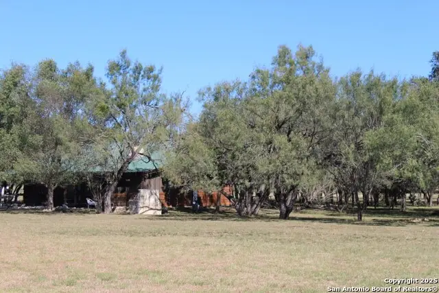 300 Paradise Oaks Drive, Utopia, TX 78884 - Image #3