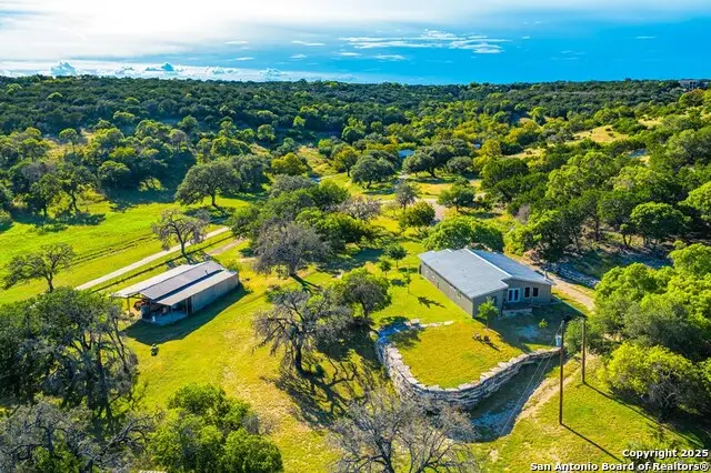 160 Enchanted Valley Rd., Kerrville, TX 78028 - Image #1