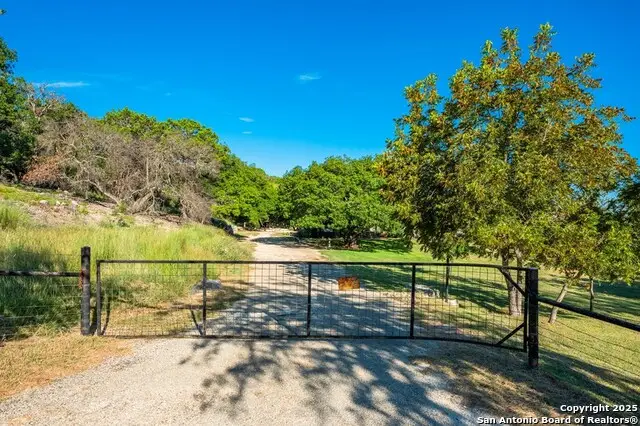 160 Enchanted Valley Rd., Kerrville, TX 78028 - Image #2