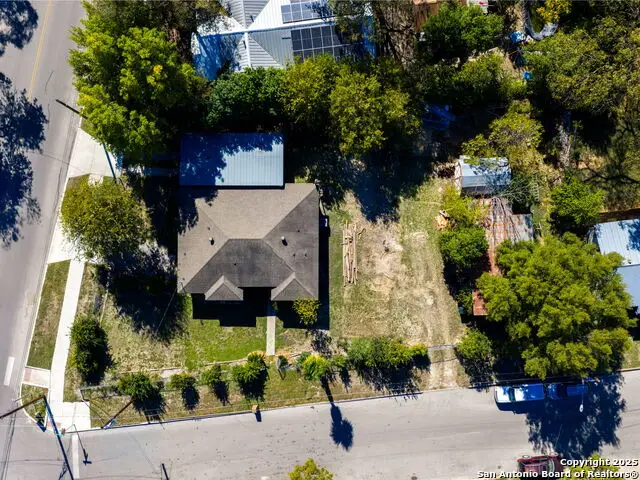 135 N Plum Ave, New Braunfels, TX 78130 - Image #2