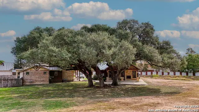 1618 Gruene Vineyard Crossing, New Braunfels, TX 78130 - Image #2