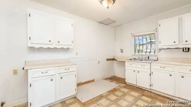 2719 Chihuahua, San Antonio, TX 78207 - Image #3
