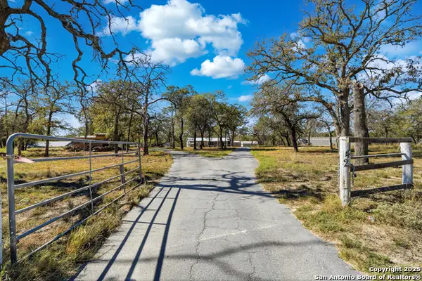 142 Lost Springs, Floresville, TX 78114