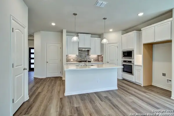 943 Creek Bed Drive, New Braunfels, TX 78130