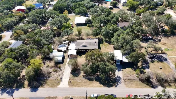 1594 Mountain View, Canyon Lake, TX 78133