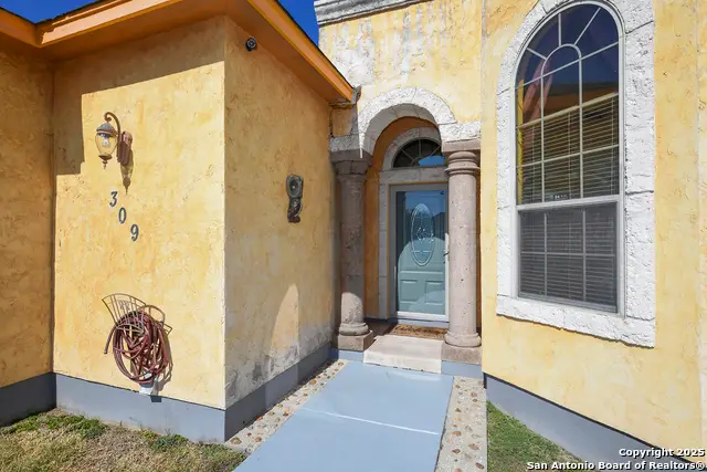 309 Esma St, San Antonio, TX 78223 - Image #2