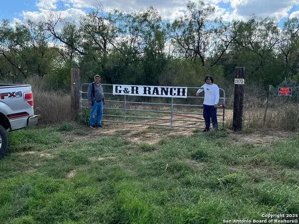 3287 Cr 349, Charlotte, TX 78011