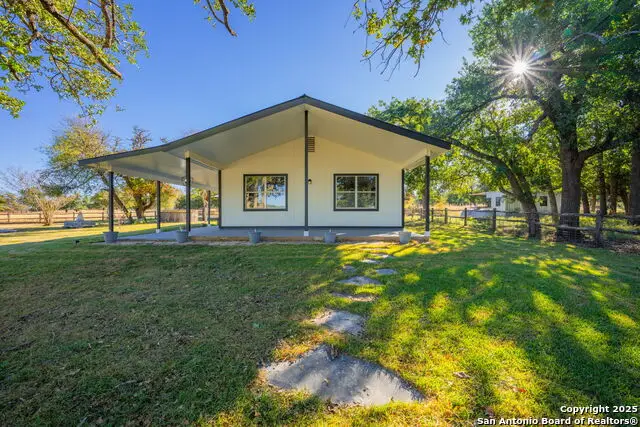 28 Ruger Rd, Fredericksburg, TX 78624 - Image #2