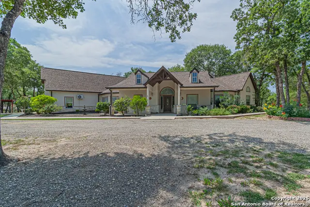 323 Shannon Ridge Dr., Floresville, TX 78114 - Image #2
