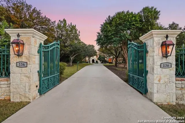 136 S Tower Drive, San Antonio, TX 78232 - Image #2