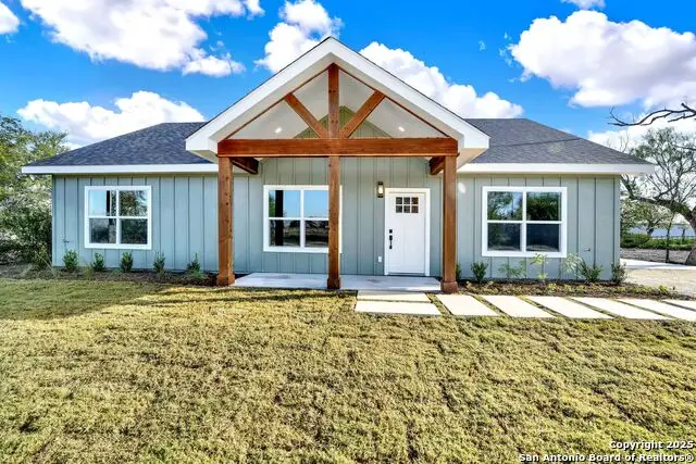 125 County Road 4616, Hondo, TX 78861 - Image #1
