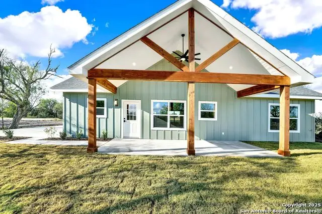 125 County Road 4616, Hondo, TX 78861 - Image #3