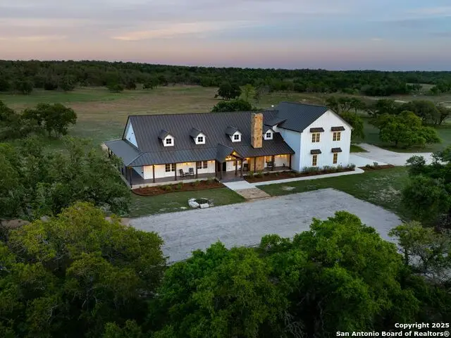 862 Grape Creek Road, Fredericksburg, TX 78624 - Image #1