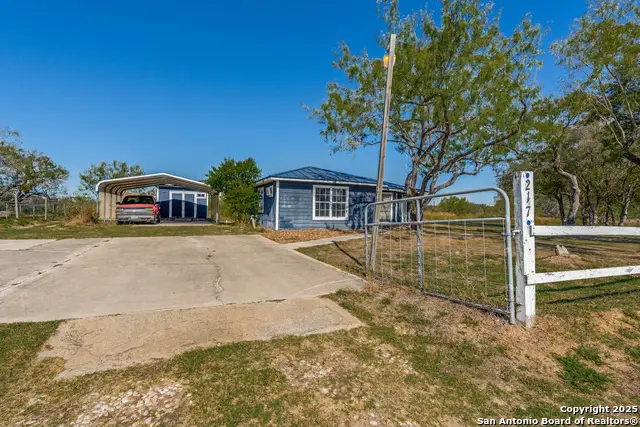 217 Cimarron, Floresville, TX 78114 - Image #3