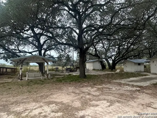 1150 County Road 765, Moore, TX 78057