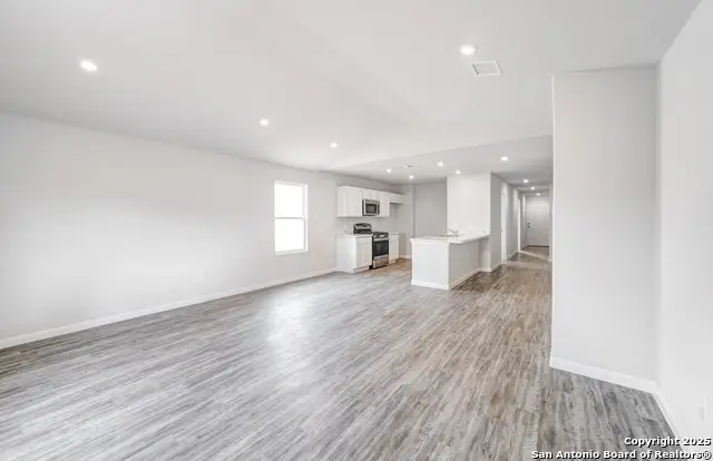 305 Mariposa Lane, Kenedy, TX 78119 - Image #3