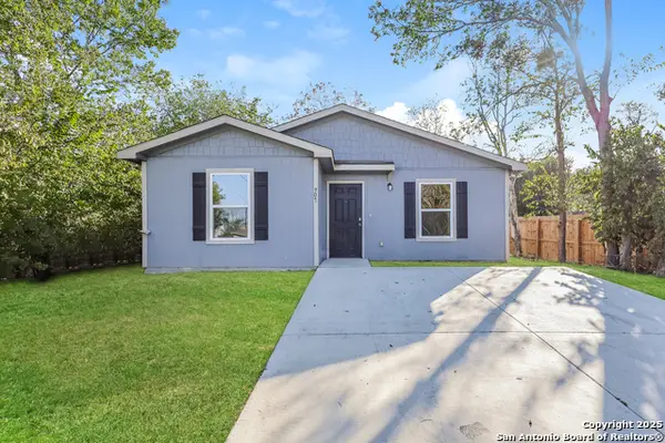 907 Liberty, Seguin, TX 78155