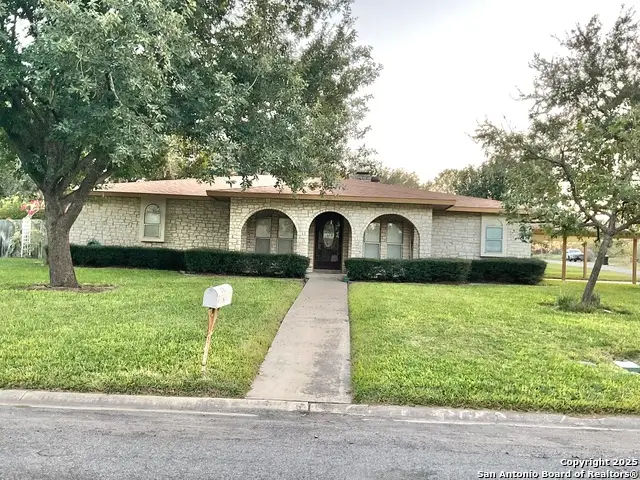 206 Harralton Circle, Devine, TX 78016 - Image #1