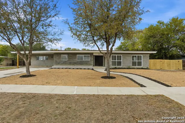 221 Shadywood Ln, San Antonio, TX 78216 - Image #1