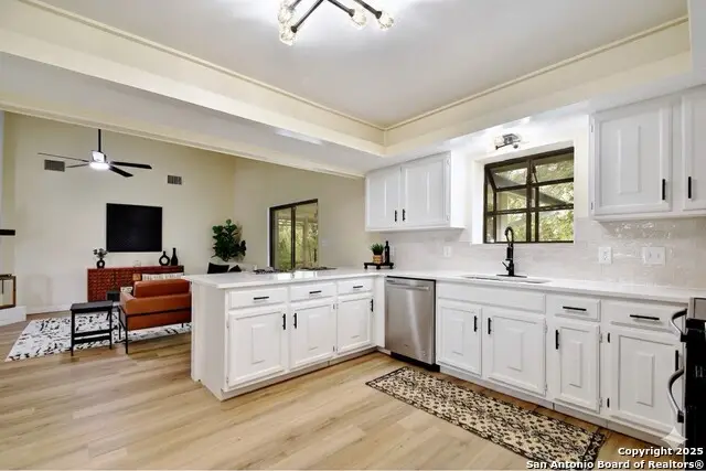 300 Ridge Crest Dr, Seguin, TX 78155 - Image #3