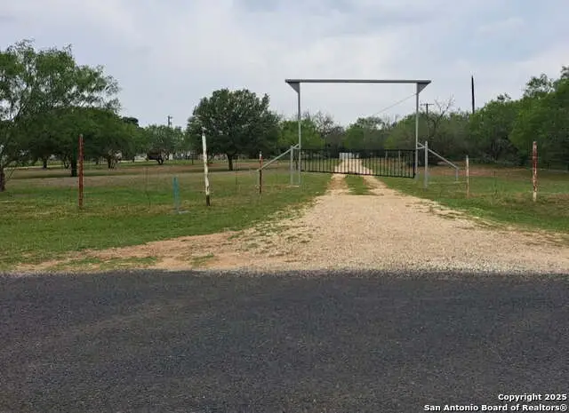 673 Zigmont Rd, San Antonio, TX 78263 - Image #2