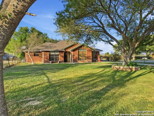 434 County Road 6610, Devine, TX 78016 - Image #2