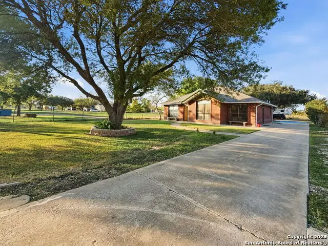 434 County Road 6610, Devine, TX 78016 - Image #3