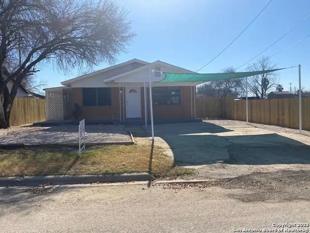 516 Holland, Crystal City, TX 78839 - Image #2