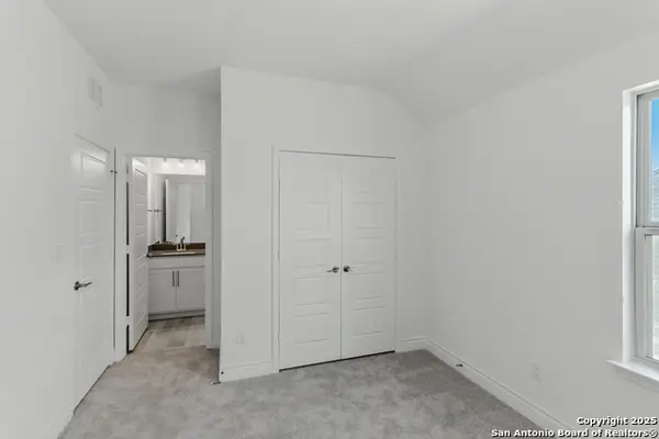 1408 Halletsville, San Antonio, TX 78253