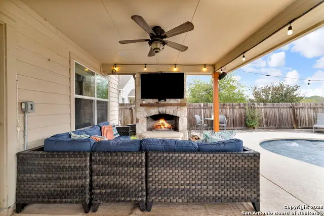 945 Lauren, New Braunfels, TX 78130 - Image #2