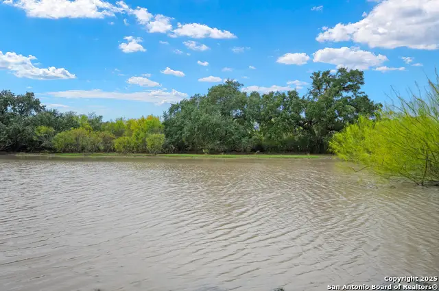 719 County Road 653, Devine, TX 78016 - Image #1