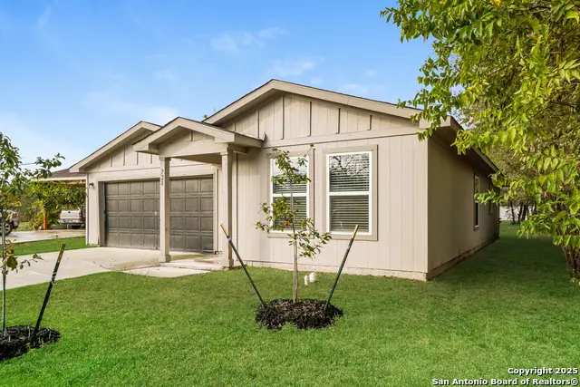 728 Newton, Seguin, TX 78155 - Image #2