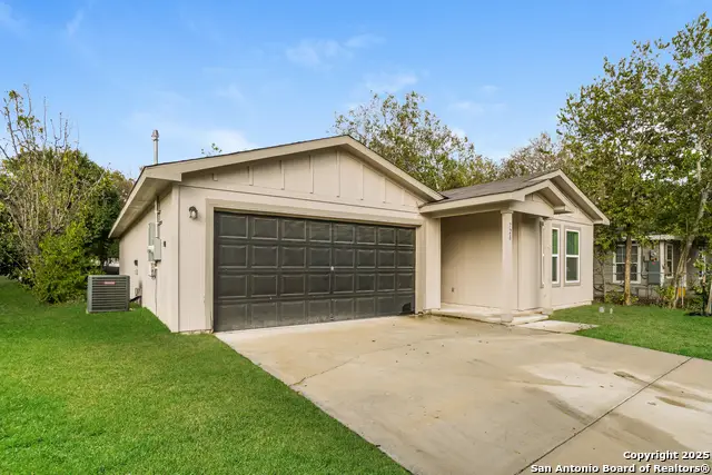 728 Newton, Seguin, TX 78155 - Image #3