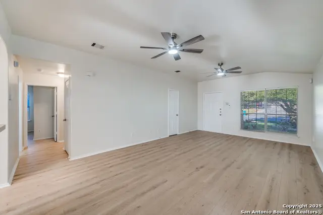 9118 Granberry Pass, Universal City, TX 78148 - Image #3