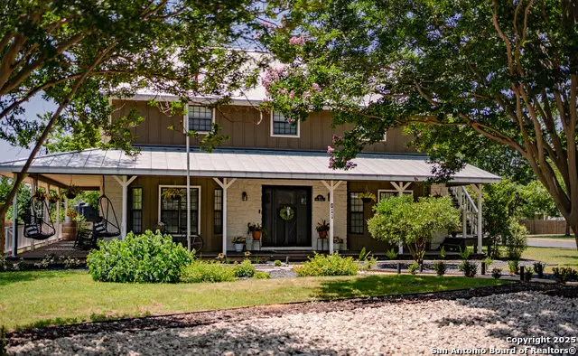 611 W Burbank St, Fredericksburg, TX 78624 - Image #3