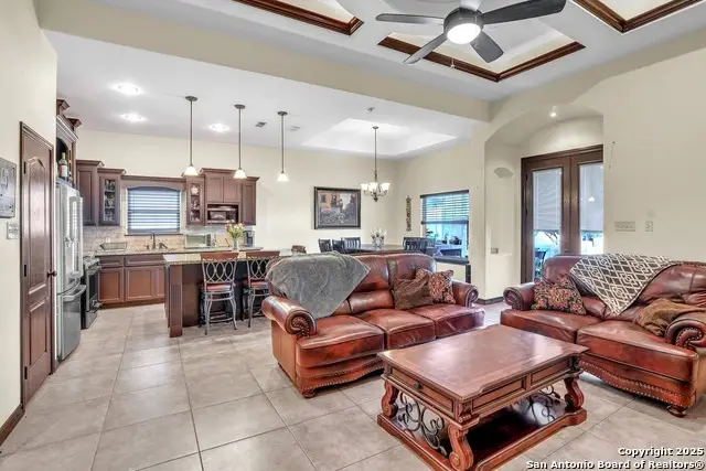 317 Altozano Dr, Laredo, TX 78045 - Image #2