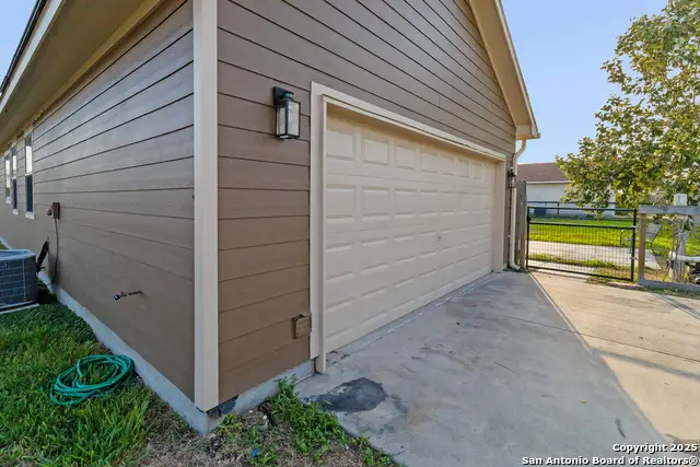 402 W Sullivan, Skidmore, TX 78389 - Image #3
