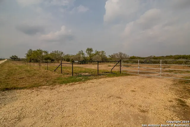 290 Lilly Bear Ln., Moore, TX 78057 - Image #2