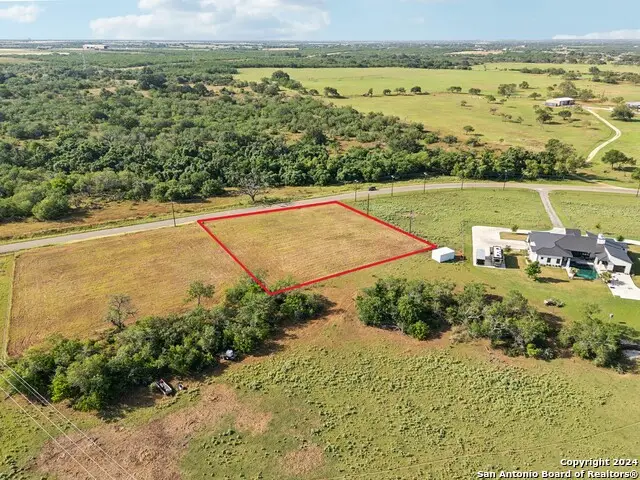 573 County Road 405, Floresville, TX 78114 - Image #1