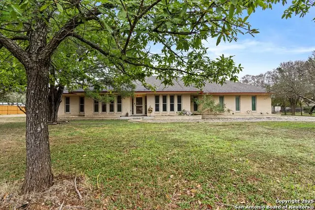 407 Windsor Ln, New Braunfels, TX 78132 - Image #2