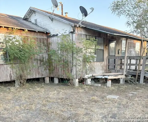 622 S 12th St, Kingsville, TX 78363 - Image #1