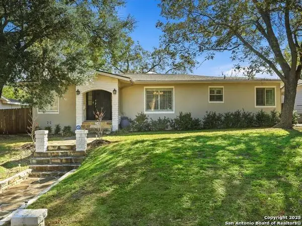 214 Robinhood Pl., San Antonio, TX 78209