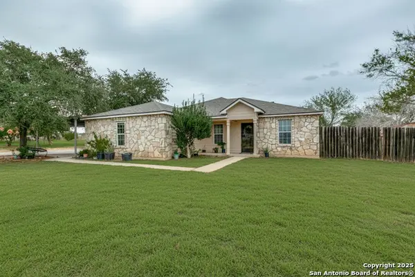 745 Cimarron Square, Poteet, TX 78065