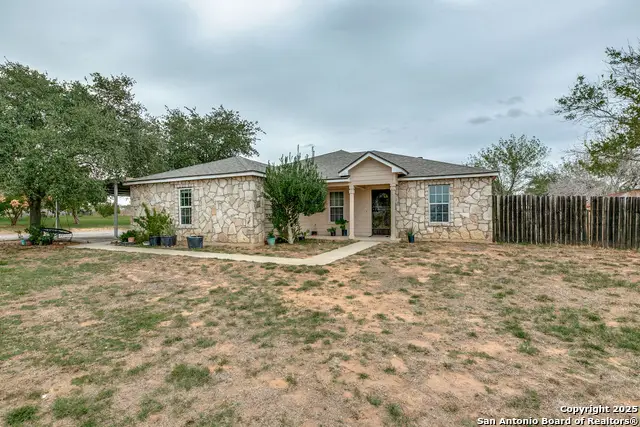 745 Cimarron Square, Poteet, TX 78065 - Image #2