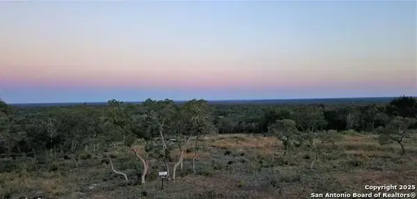 194 Crescent Ridge, Hondo, TX 78861