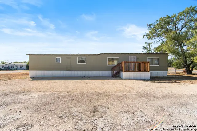401 Uvalde Oaks Dr, Uvalde, TX 78801 - Image #1