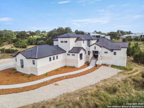 956 Petite Verdot, New Braunfels, TX 78132