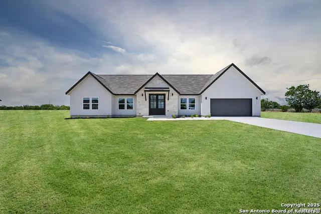 122 Ranchero Way, Natalia, TX 78059 - Image #1